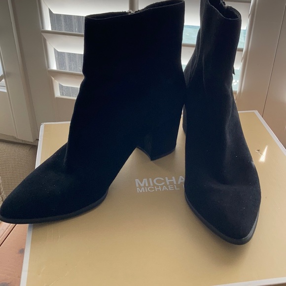 Michael Kors Dawson Mid Bootie Suede - Picture 8 of 9